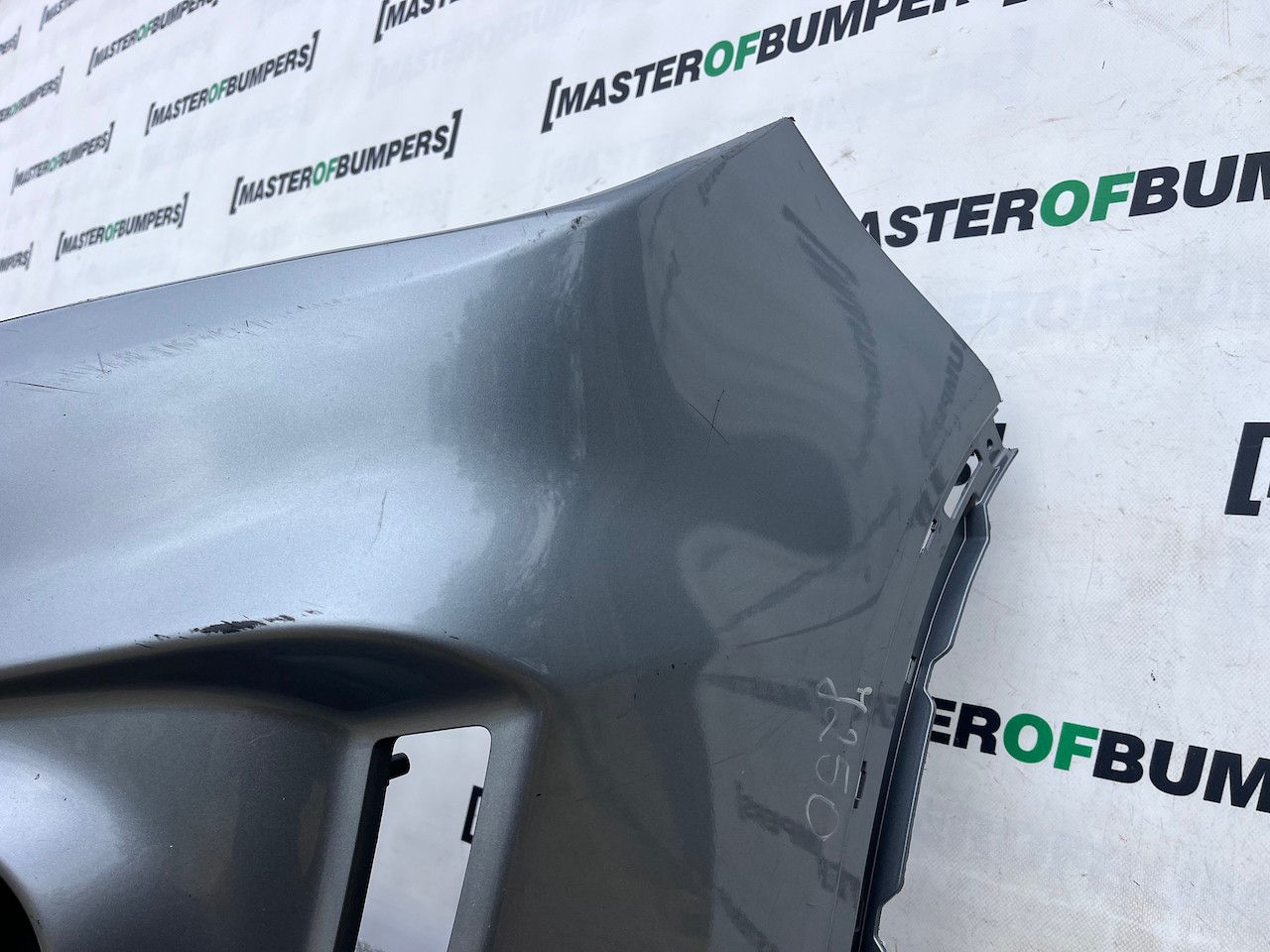 Suzuki Vitara Sz-t Mk4 Hatchback 2015-2018 Front Bumper 4 Pdc Genuine [j250]