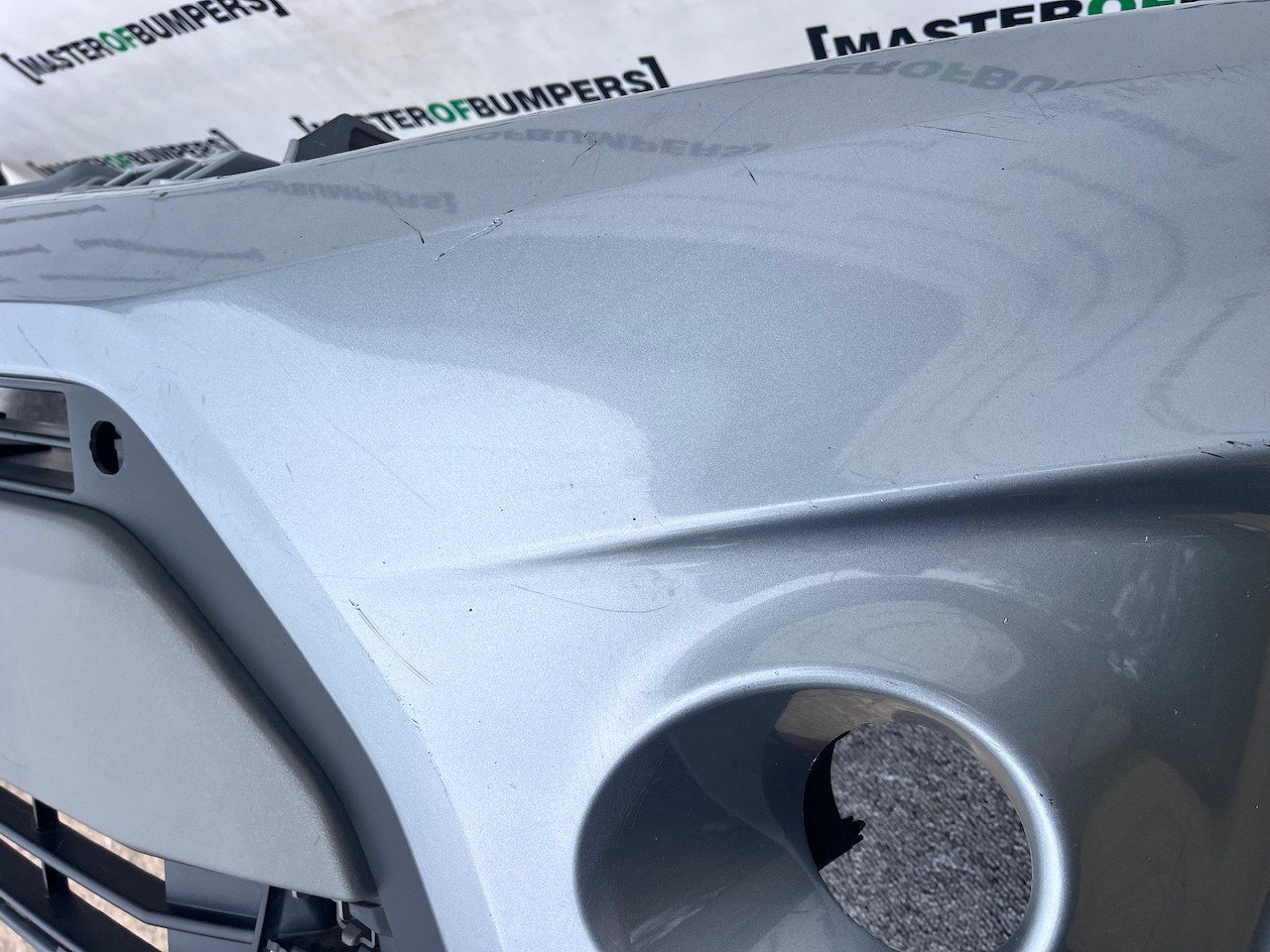 Suzuki Vitara Sz-t Mk4 Hatchback 2015-2018 Front Bumper 4 Pdc Genuine [j250]