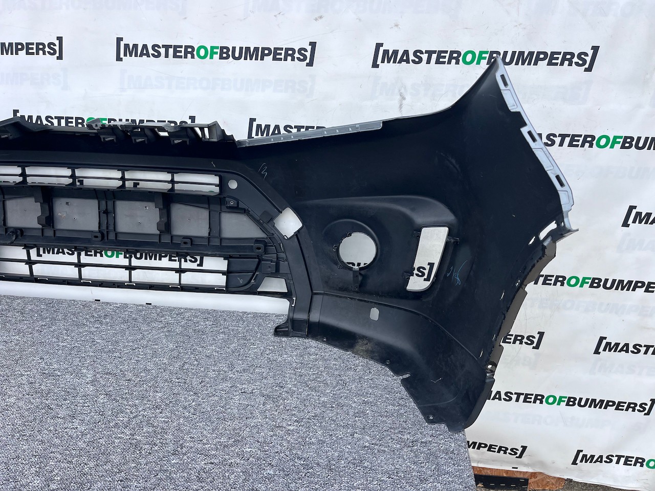 Suzuki Vitara Sz-t Mk4 Hatchback 2015-2018 Front Bumper 4 Pdc Genuine [j250]