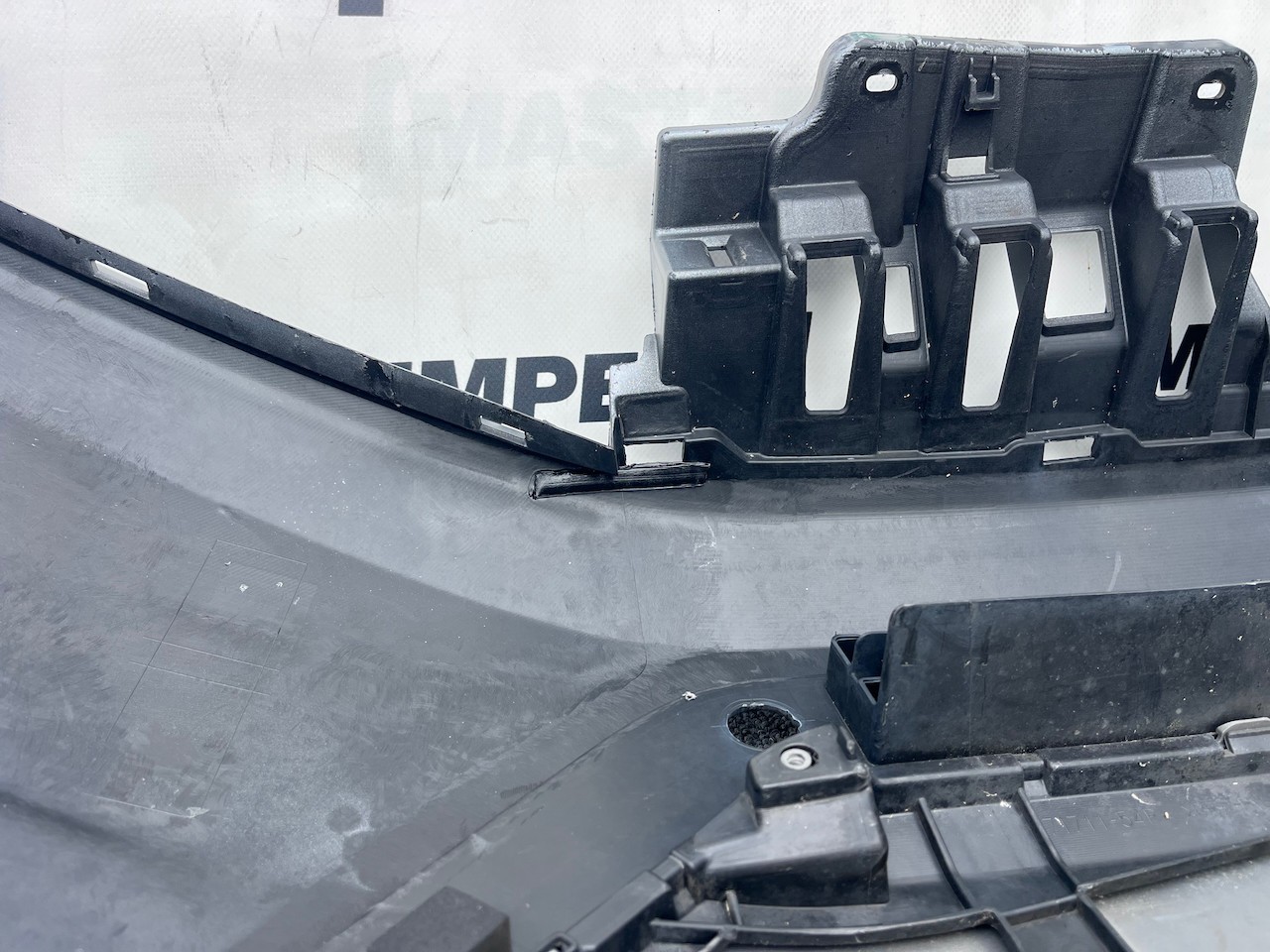 Suzuki Vitara Sz-t Mk4 Hatchback 2015-2018 Front Bumper 4 Pdc Genuine [j250]