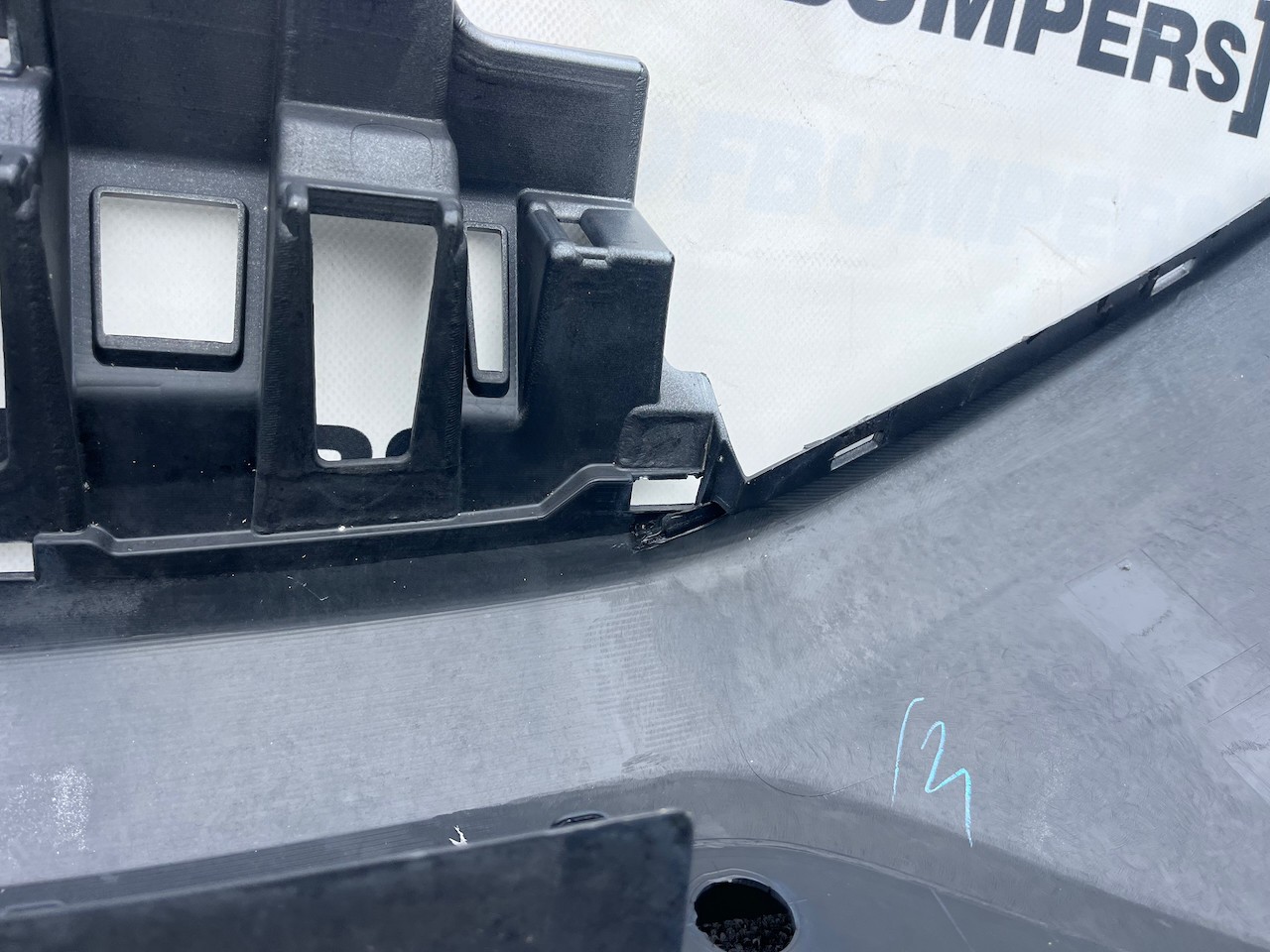 Suzuki Vitara Sz-t Mk4 Hatchback 2015-2018 Front Bumper 4 Pdc Genuine [j250]