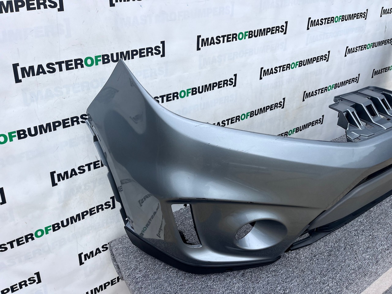 Suzuki Vitara Sz-t Mk4 Hatchback 2015-2018 Front Bumper 4 Pdc Genuine [j250]