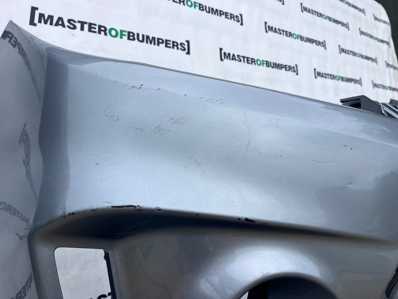 Suzuki Vitara Sz-t Mk4 Hatchback 2015-2018 Front Bumper 4 Pdc Genuine [j250]