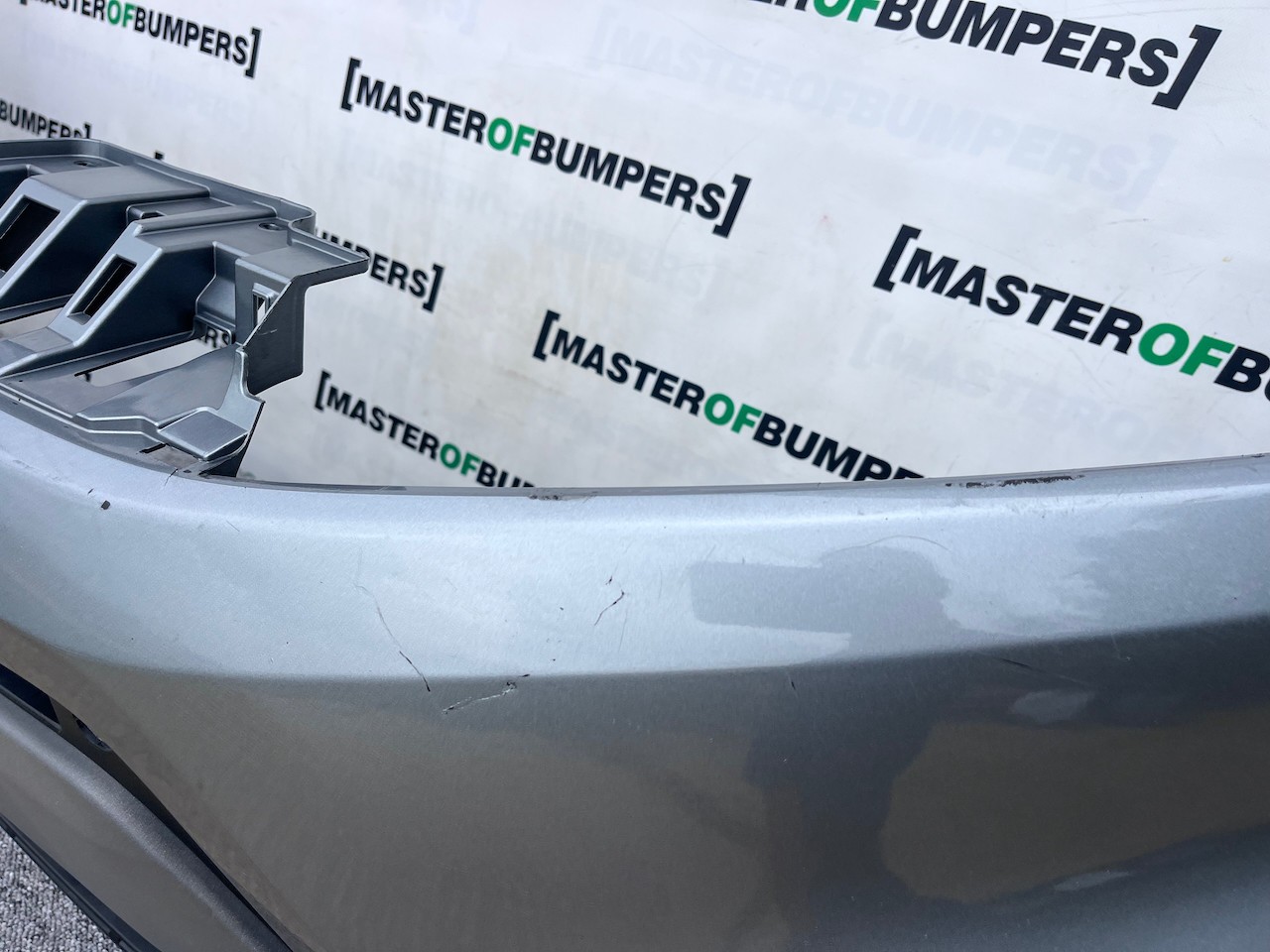 Suzuki Vitara Sz-t Mk4 Hatchback 2015-2018 Front Bumper 4 Pdc Genuine [j250]