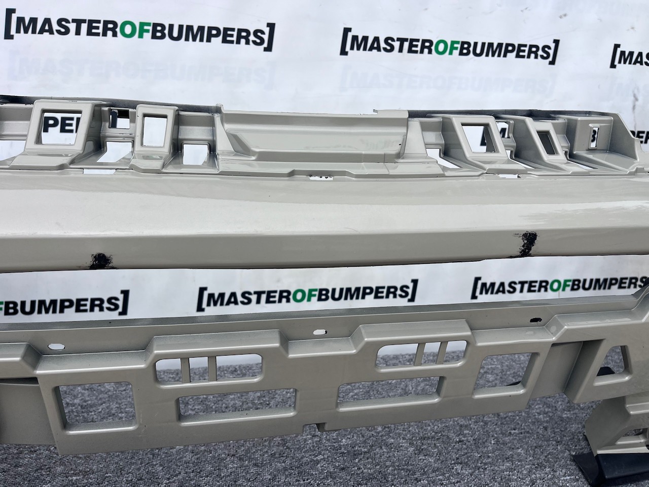 Suzuki Vitara Sz-t Mk4 Lift Hatch 2019-2024 Front Bumper No Pdc Genuine [j256]