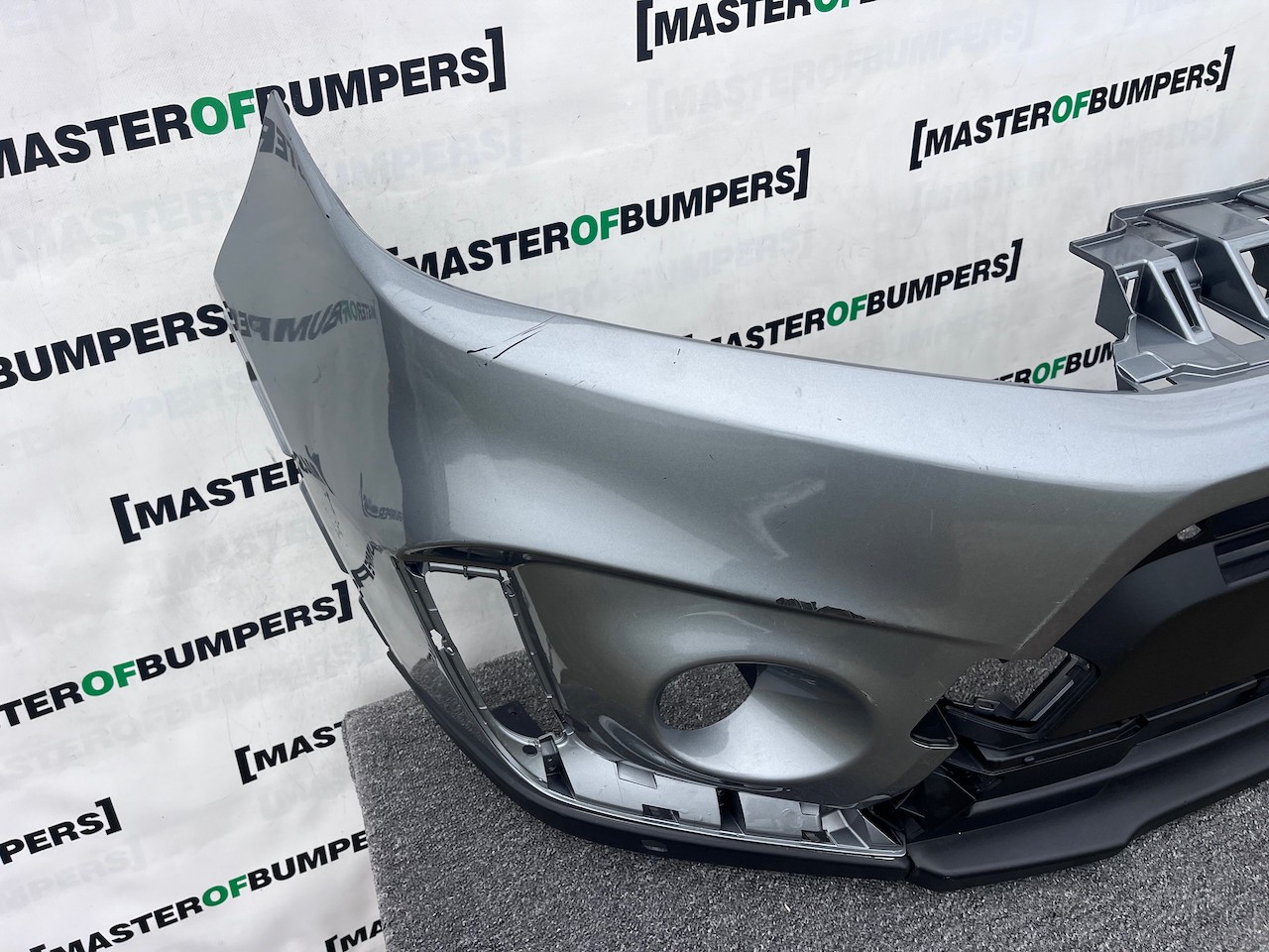 Suzuki Vitara Sz-t Mk4 Lift Hatch 2019-2024 Front Bumper 4 Pdc Genuine [j285]