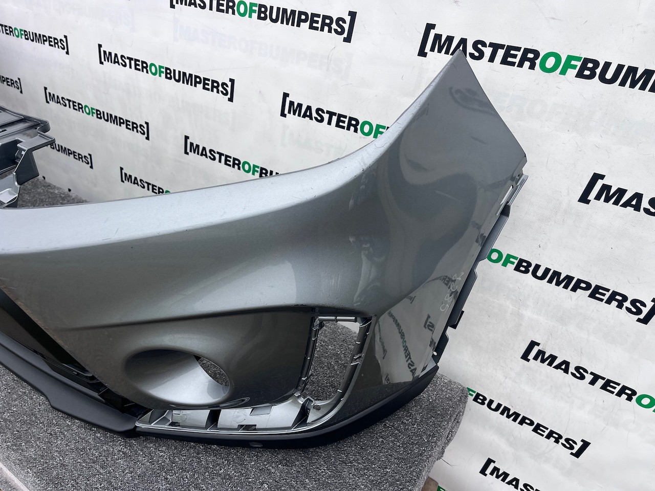 Suzuki Vitara Sz-t Mk4 Lift Hatch 2019-2024 Front Bumper 4 Pdc Genuine [j285]