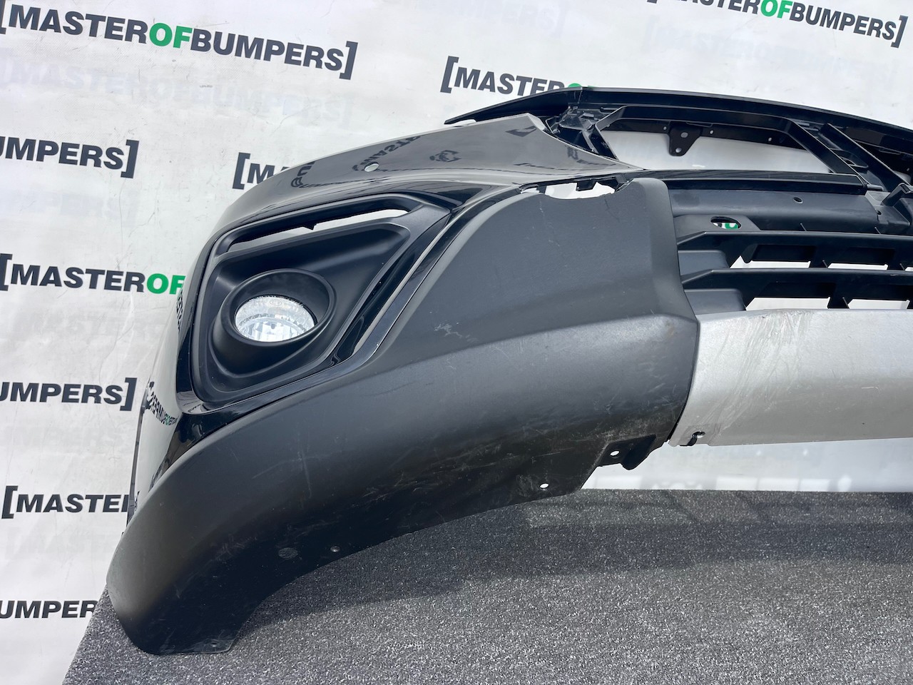 Suzuki Sx4 S Cross Hatchabck 2021-2024 Front Bumper 4 Pdc Genuine [j289]