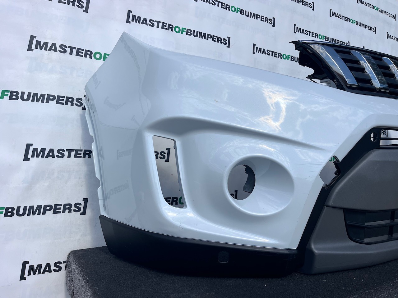 Suzuki Vitara Sz-4 Sz-t Mk4 2015-2018 Front Bumper 4 Pdc Genuine [j296]