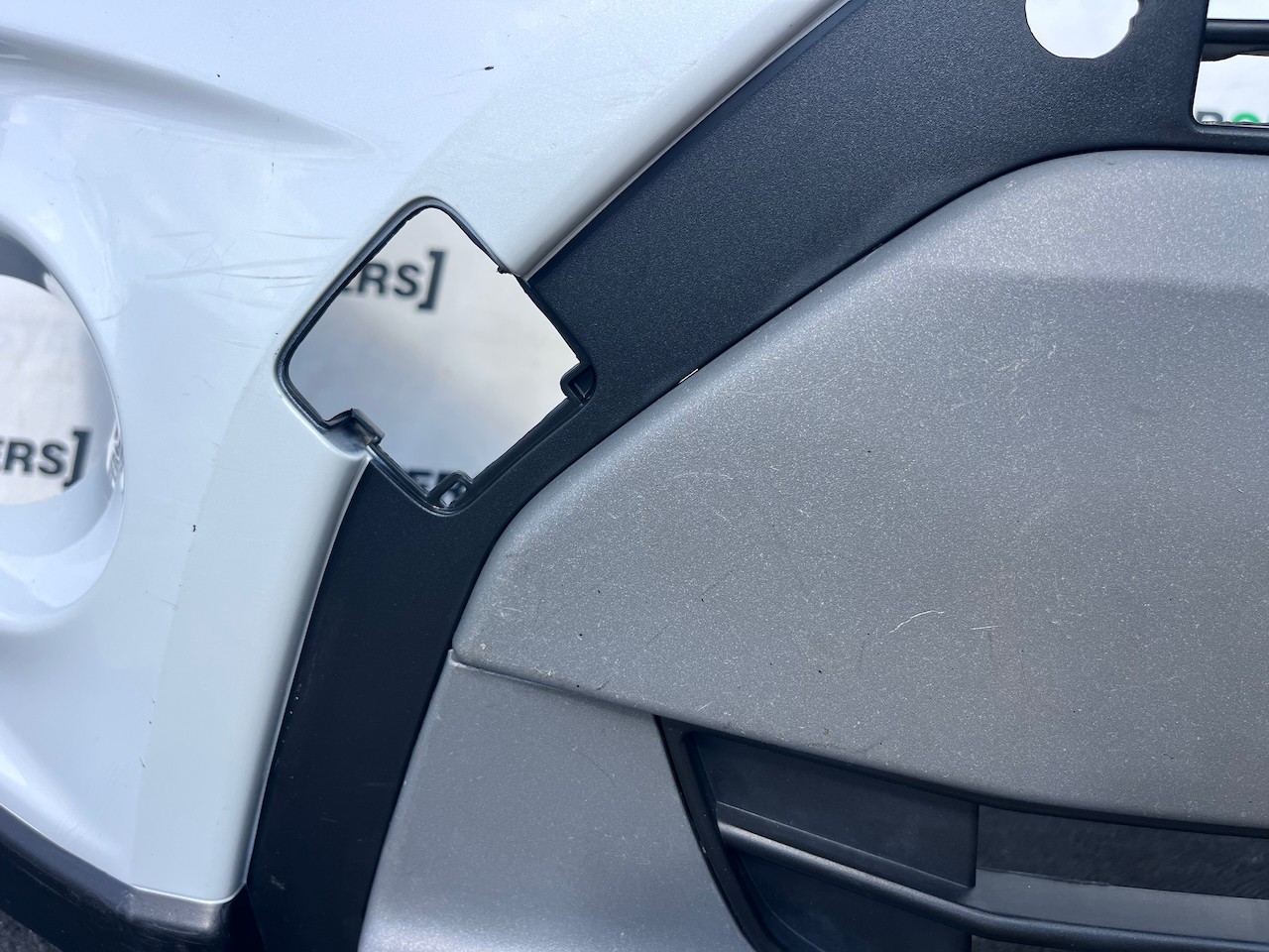 Suzuki Vitara Sz-4 Sz-t Mk4 2015-2018 Front Bumper 4 Pdc Genuine [j296]