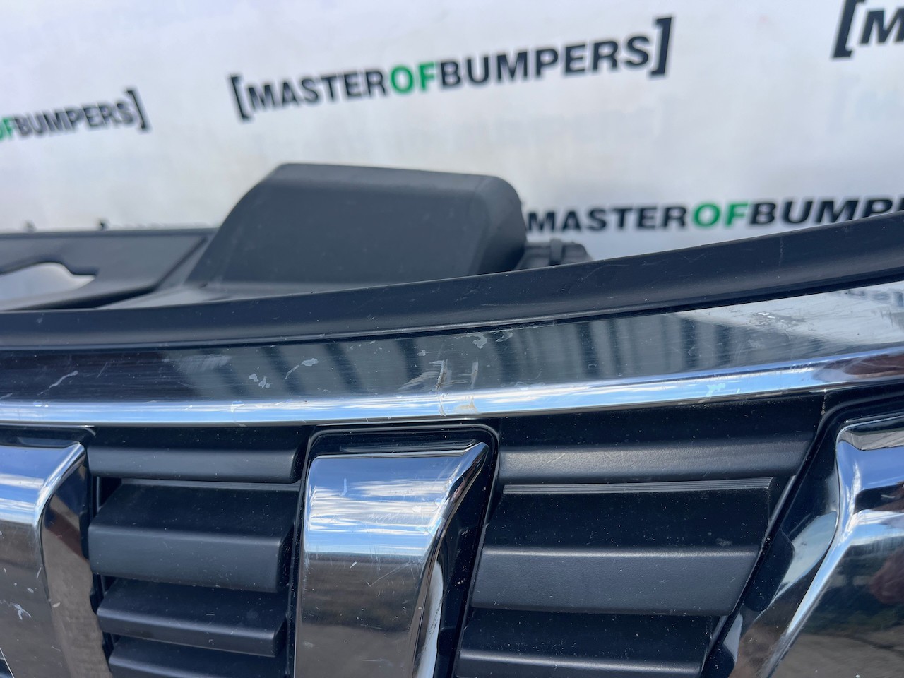 Suzuki Vitara Sz-4 Sz-t Mk4 2015-2018 Front Bumper 4 Pdc Genuine [j296]