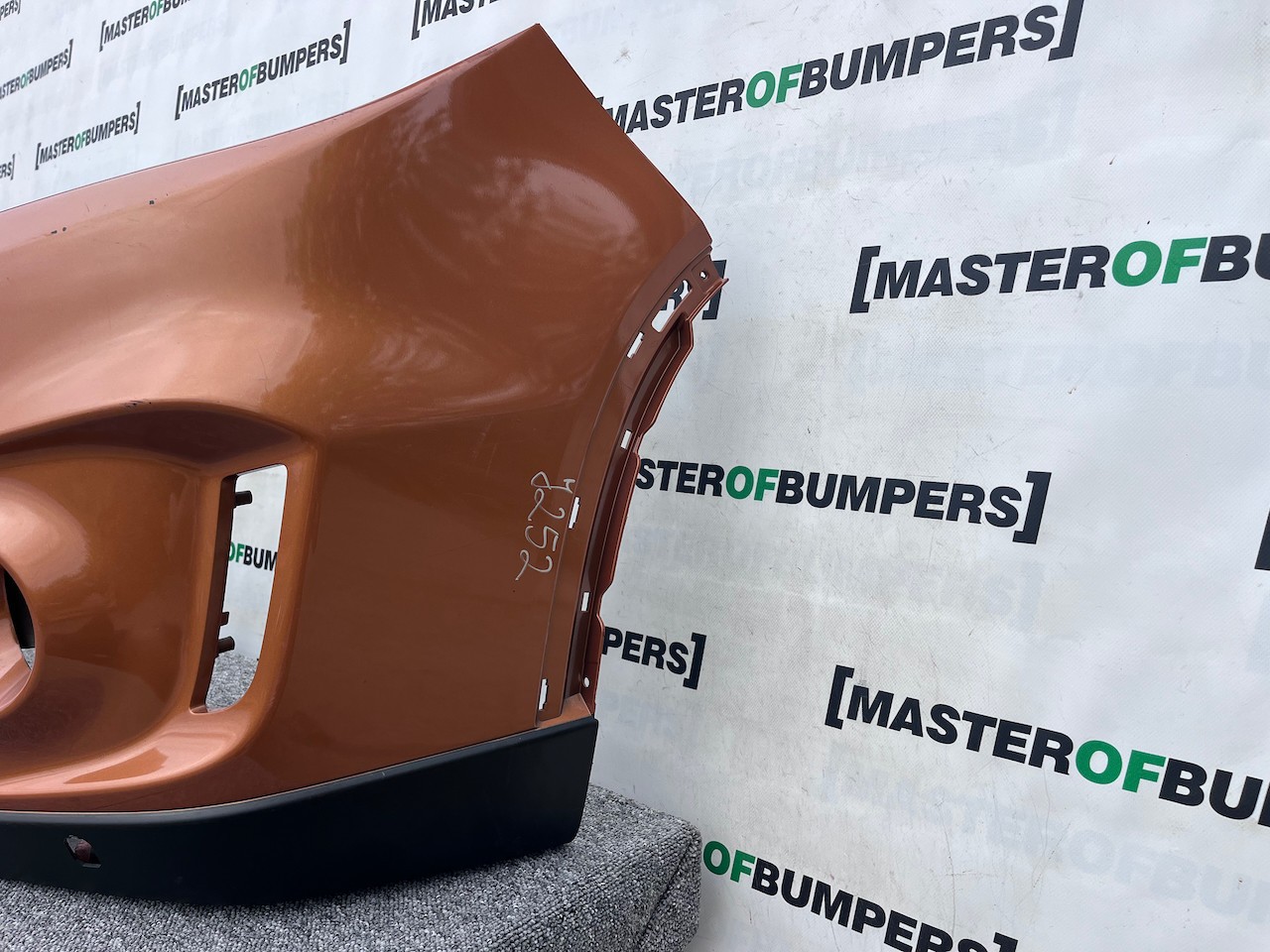 Suzuki Vitara Sz-t Mk4 Hatchback 2015-2018 Front Bumper 4 Pdc Genuine [j252]