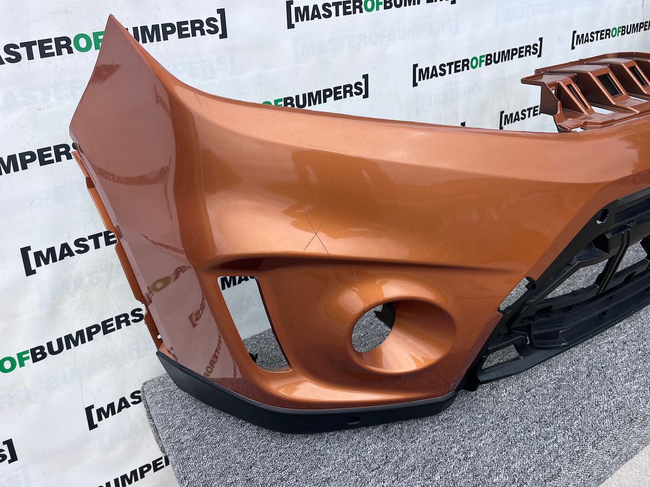 Suzuki Vitara Sz-t Mk4 Hatchback 2015-2018 Front Bumper 4 Pdc Genuine [j252]