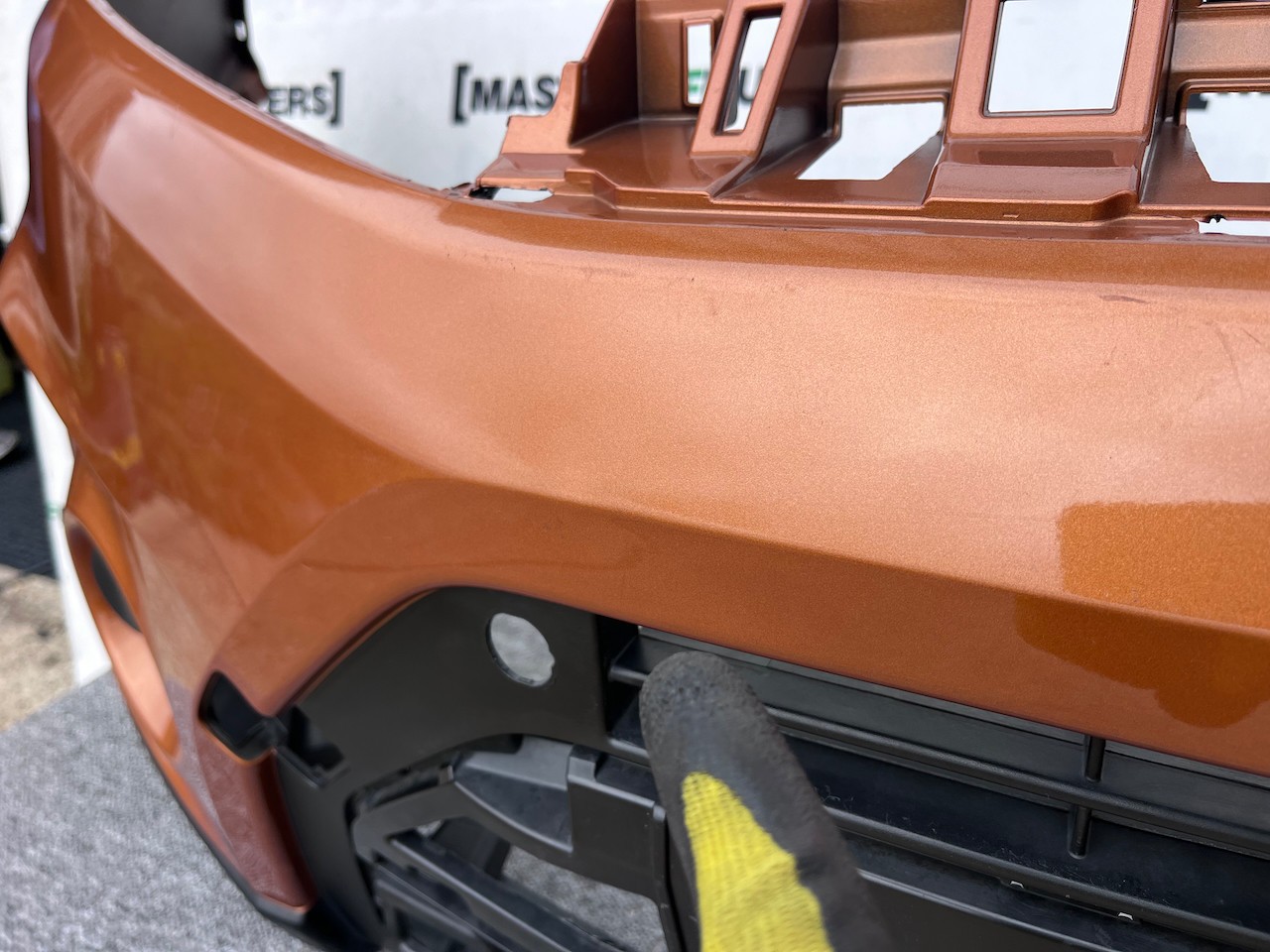 Suzuki Vitara Sz-t Mk4 Hatchback 2015-2018 Front Bumper 4 Pdc Genuine [j252]