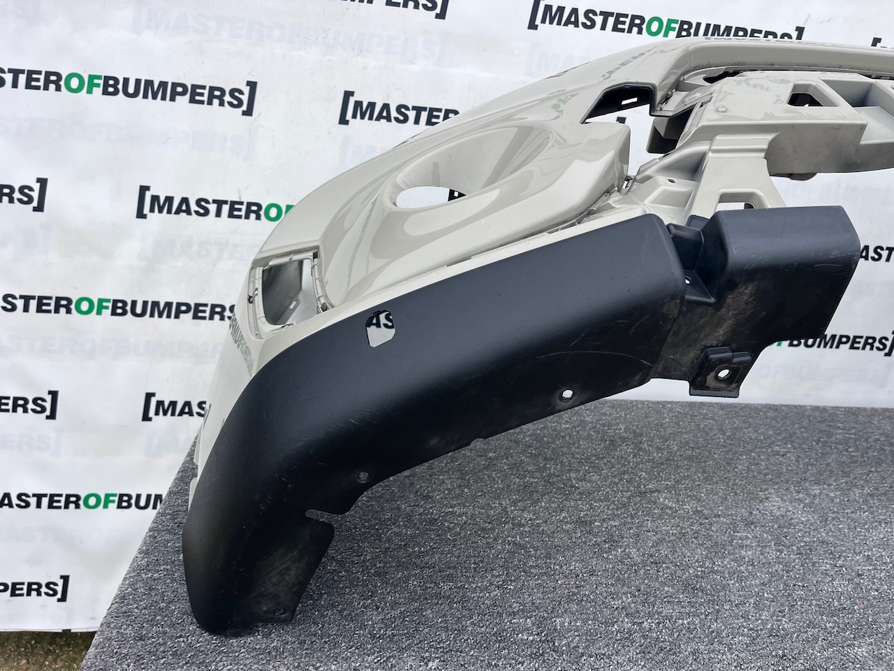 Suzuki Vitara Sz-t Mk4 Lift Hatch 2019-2024 Front Bumper 4 Pdc Genuine [j286]