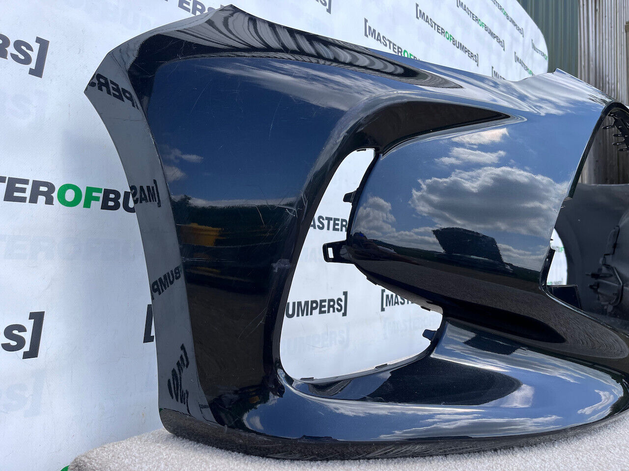 Toyota Yaris Hybrid Dynamic 5 Door 2020-on Front Bumper Genuine [t295]