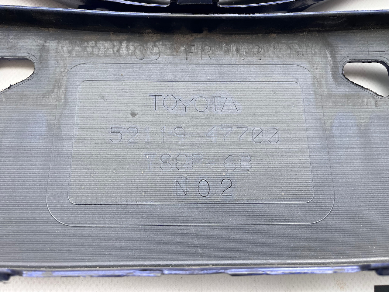 Toyota Prius Mk4 1.8vvt 2016-2018 Front Bumper 6 Pdc No Jets Genuine [t514]