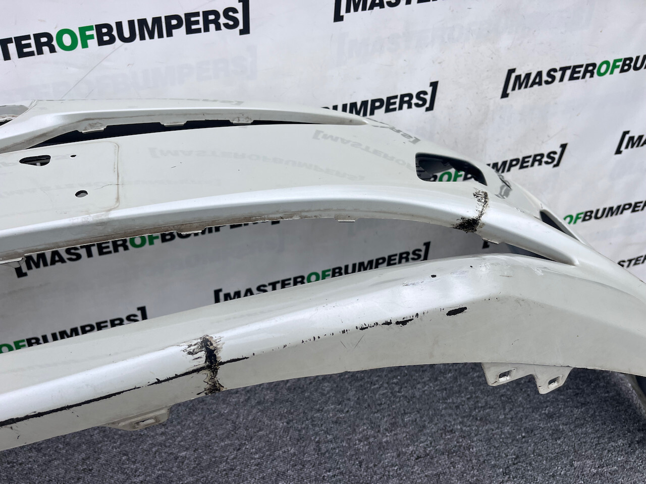 Toyota Prius Mk4 1.8vvt 2016-2018 Front Bumper 6 Pdc No Jets Genuine [t512]