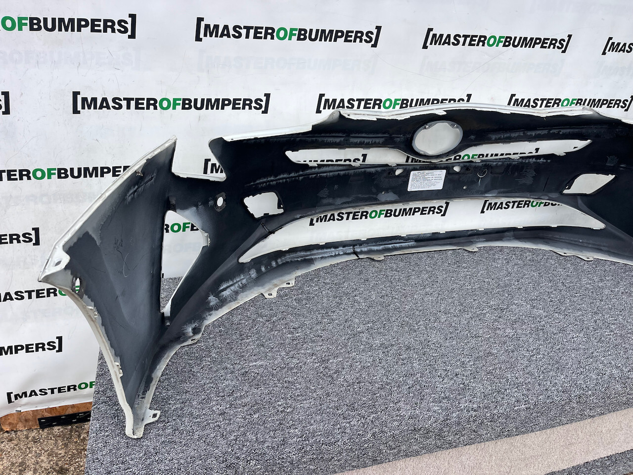 Toyota Prius Mk4 1.8vvt 2016-2018 Front Bumper 6 Pdc No Jets Genuine [t512]