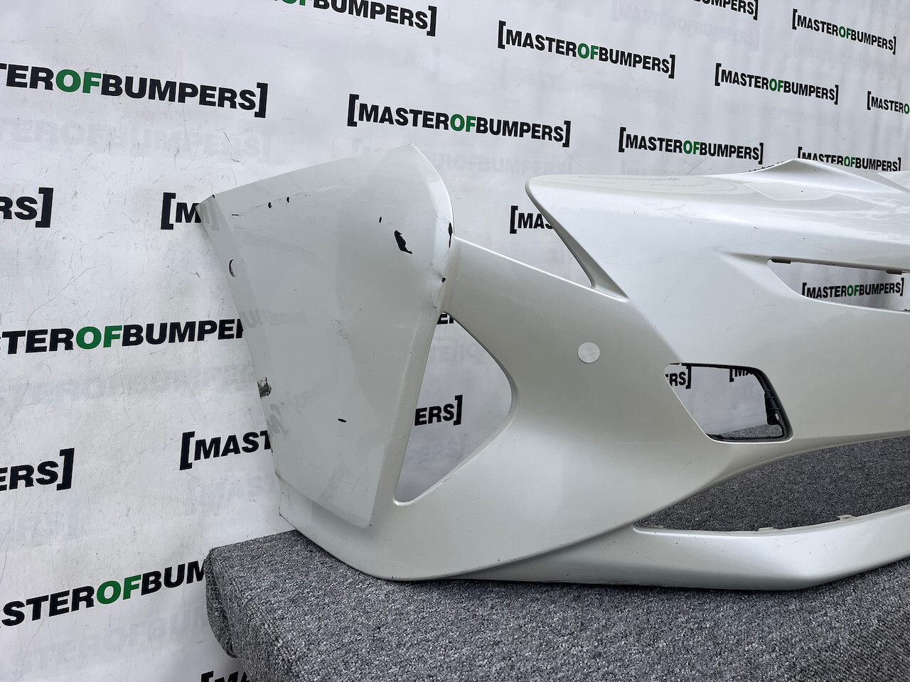 Toyota Prius Mk4 1.8vvt 2016-2018 Front Bumper 6 Pdc No Jets Genuine [t512]