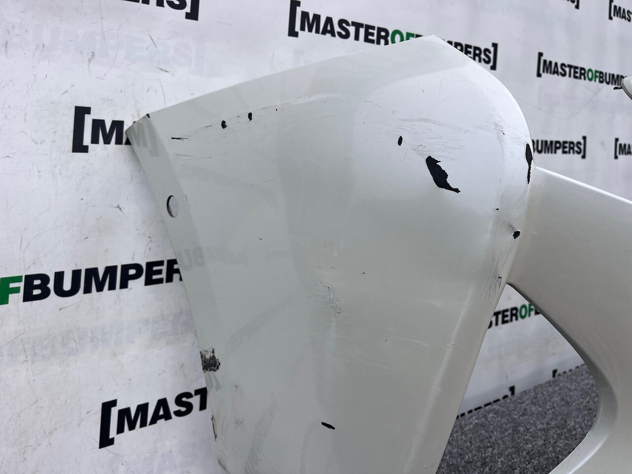 Toyota Prius Mk4 1.8vvt 2016-2018 Front Bumper 6 Pdc No Jets Genuine [t512]