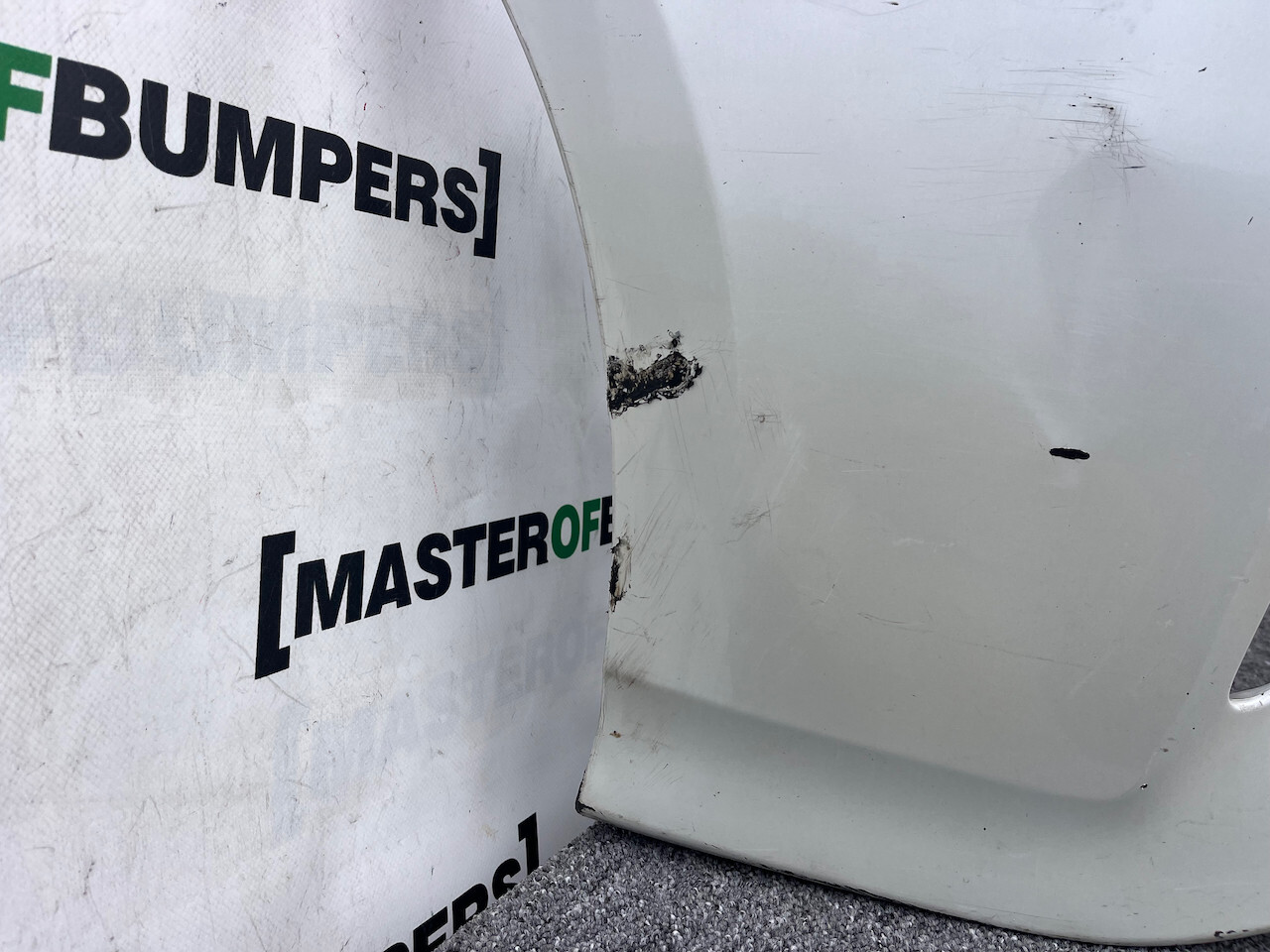 Toyota Prius Mk4 1.8vvt 2016-2018 Front Bumper 6 Pdc No Jets Genuine [t512]