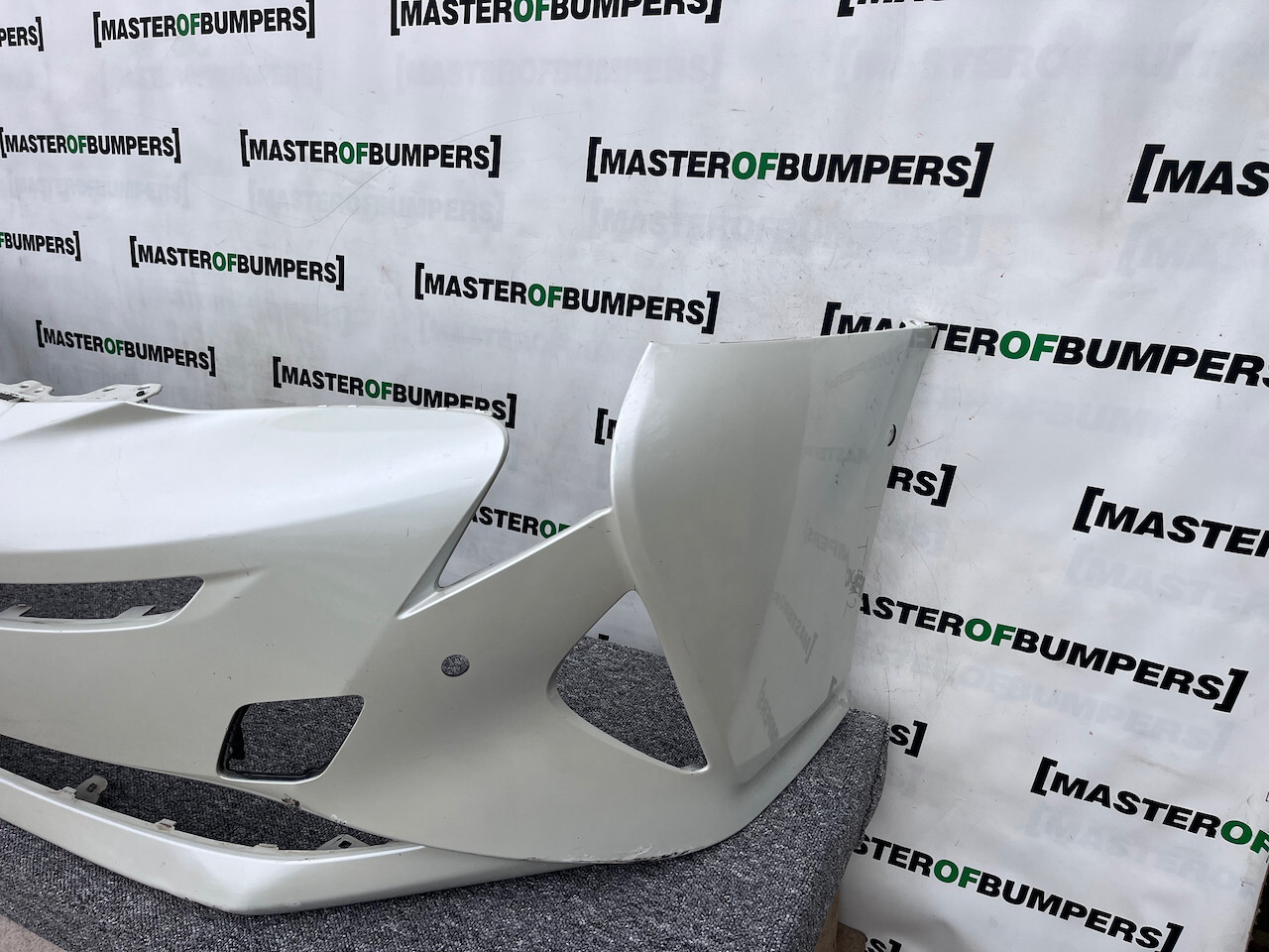 Toyota Prius Mk4 1.8vvt 2016-2018 Front Bumper 6 Pdc No Jets Genuine [t512]