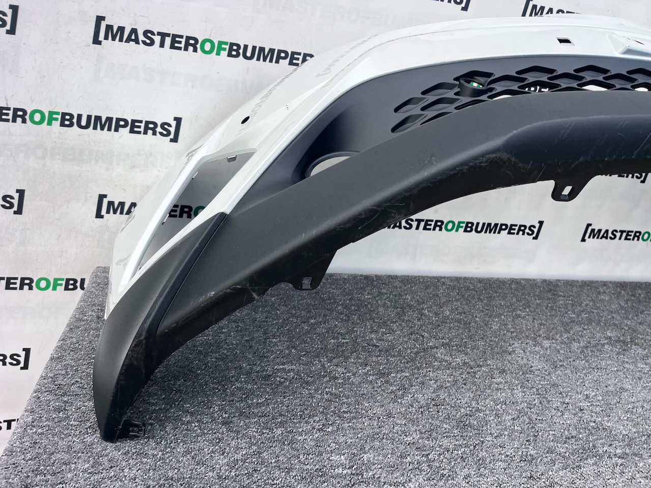 Toyota C-hr Chr Excel Dynamic 2016-2020 Front Bumper 6 Pdc Genuine [t552]