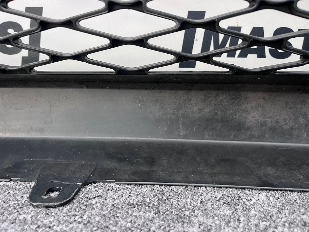 Toyota C-hr Chr Excel Dynamic 2016-2020 Front Bumper 6 Pdc Genuine [t552]