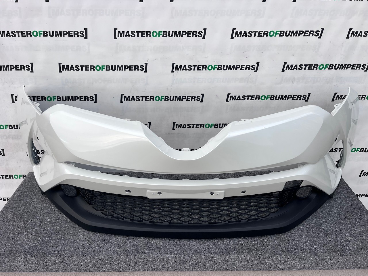Toyota C-hr Chr Excel Dynamic 2016-2020 Front Bumper 6 Pdc Genuine [t552]
