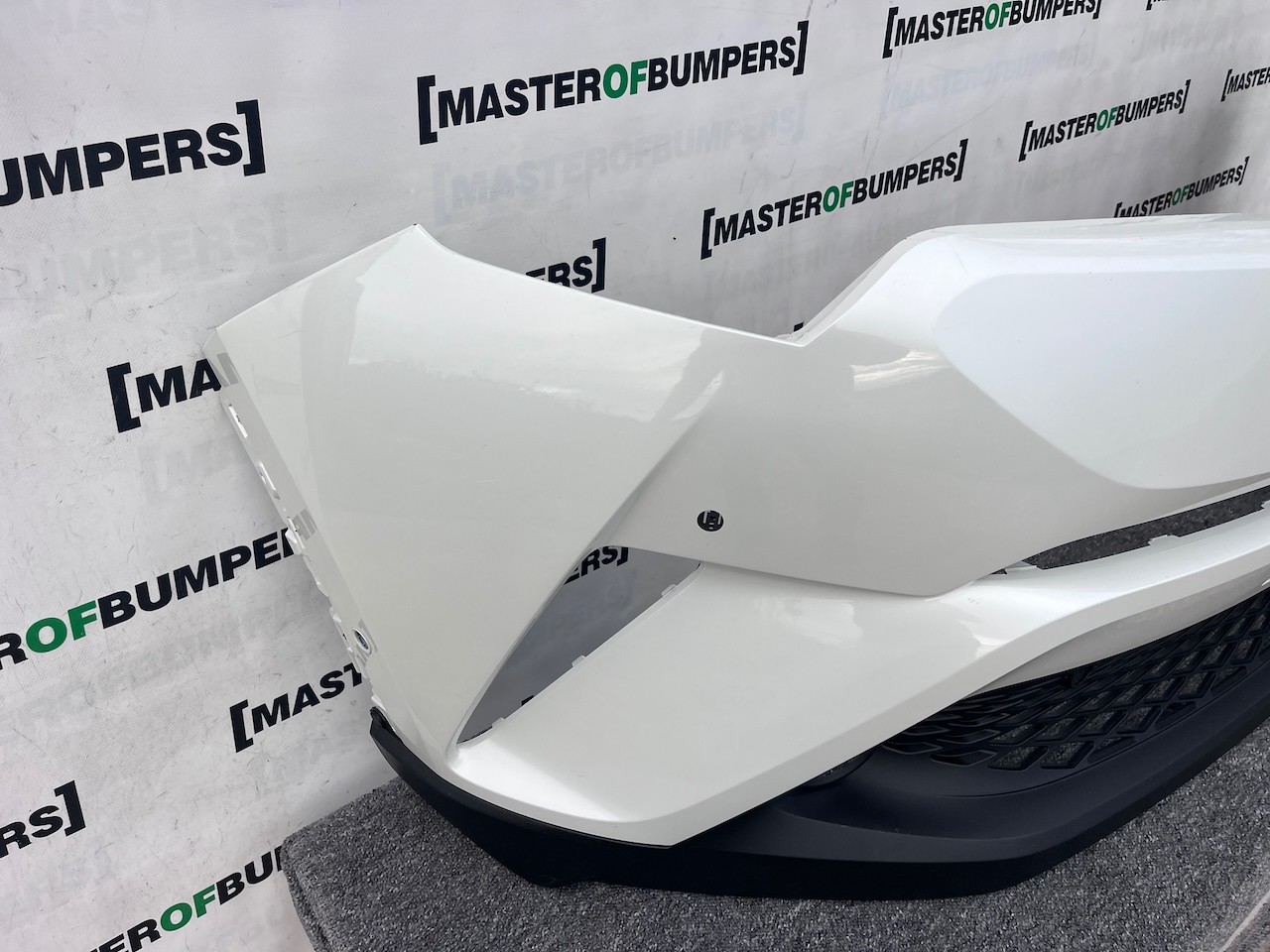 Toyota C-hr Chr Excel Dynamic 2016-2020 Front Bumper 6 Pdc Genuine [t552]