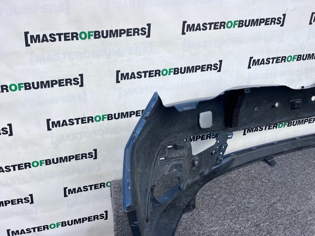 Toyota Auris Mk2 Lift Hybrid Hatch 2015-2018 Front Bumper No Pdc Genuine [t564]