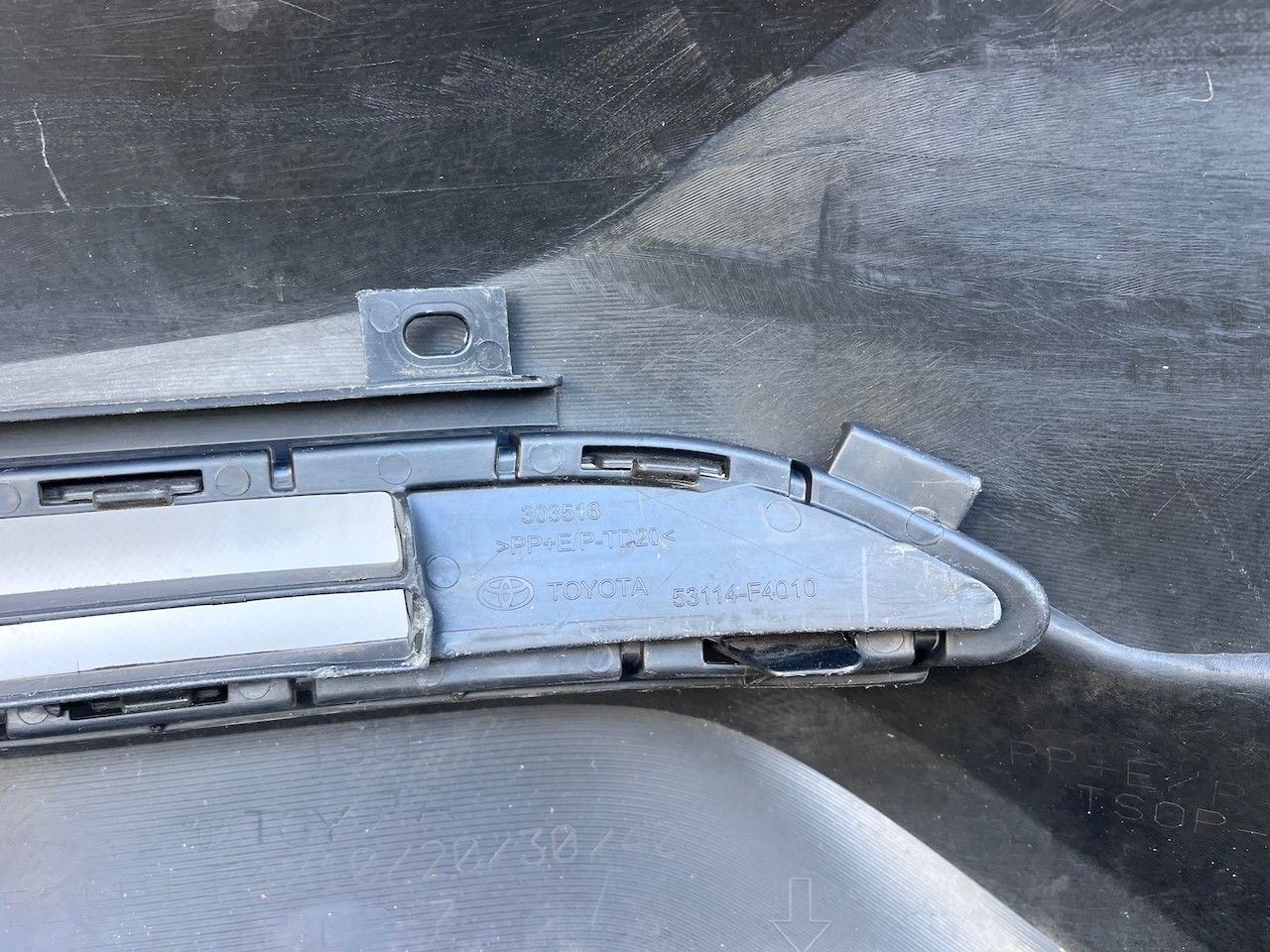 Toyota C-hr Chr Excel Dynamic 2016-2020 Front Bumper 6 Pdc Genuine [t569]