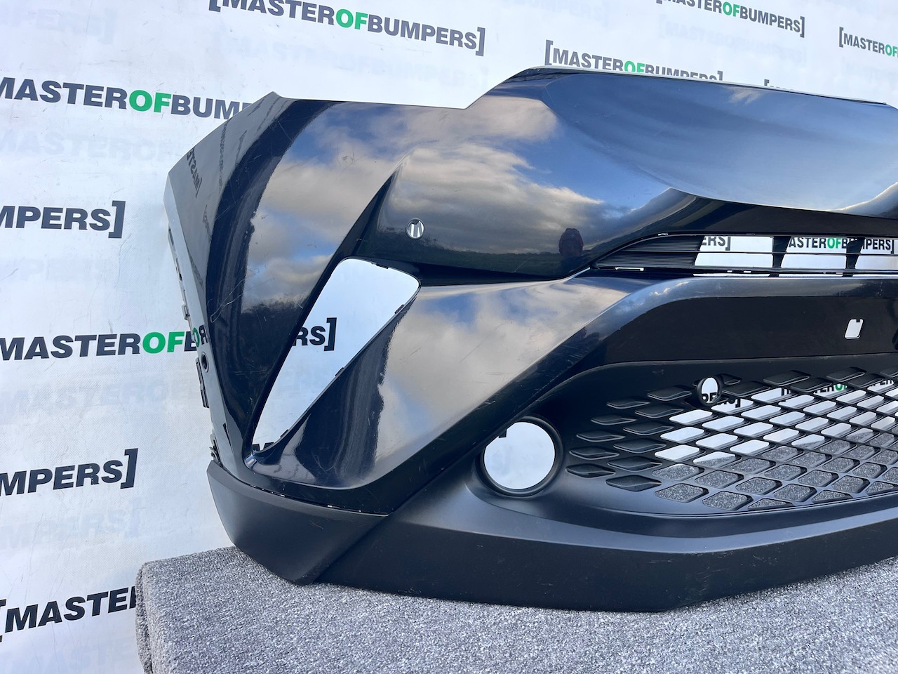 Toyota C-hr Chr Excel Dynamic 2016-2020 Front Bumper 6 Pdc Genuine [t569]