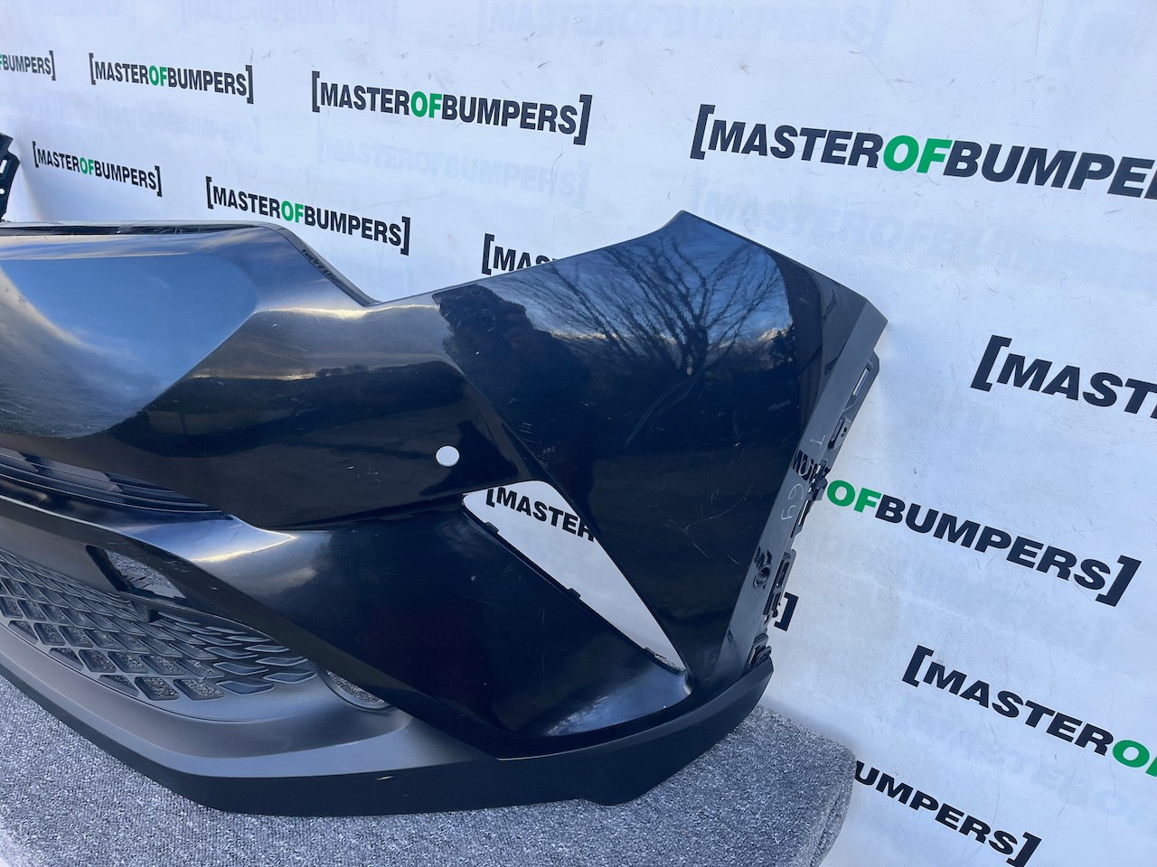 Toyota C-hr Chr Excel Dynamic 2016-2020 Front Bumper 6 Pdc Genuine [t569]