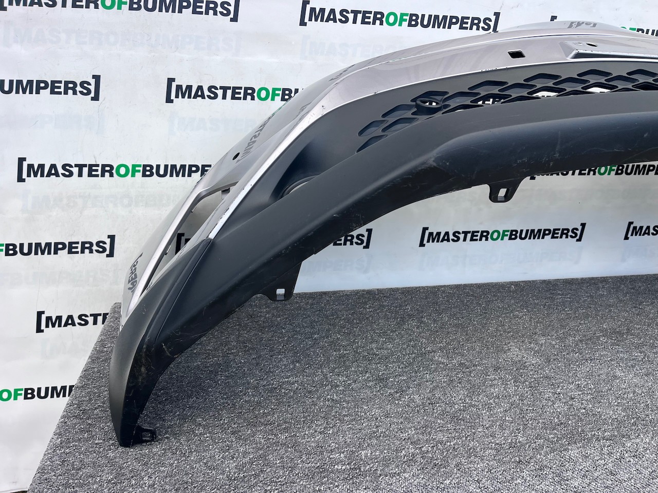 Toyota C-hr Chr Excel Dynamic 2016-2020 Front Bumper 6 Pdc Genuine [t572]