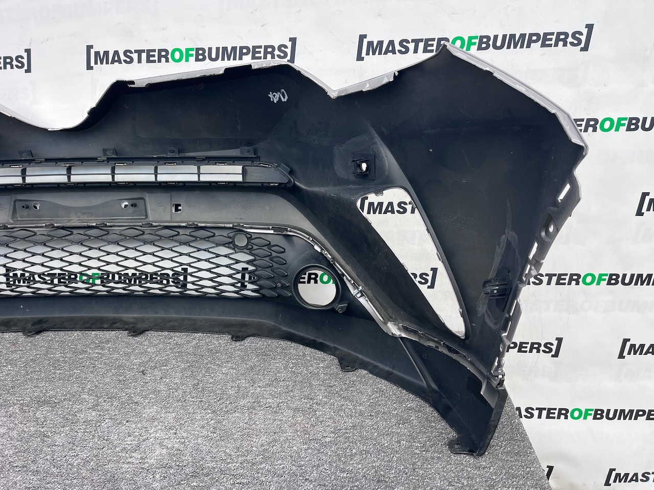 Toyota C-hr Chr Excel Dynamic 2016-2020 Front Bumper 6 Pdc Genuine [t572]