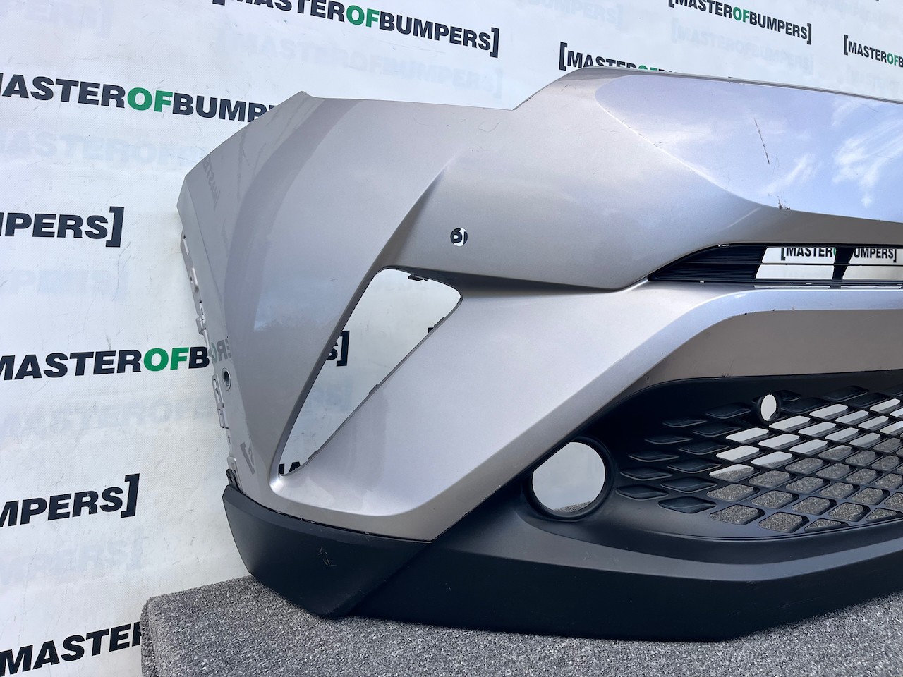 Toyota C-hr Chr Excel Dynamic 2016-2020 Front Bumper 6 Pdc Genuine [t572]