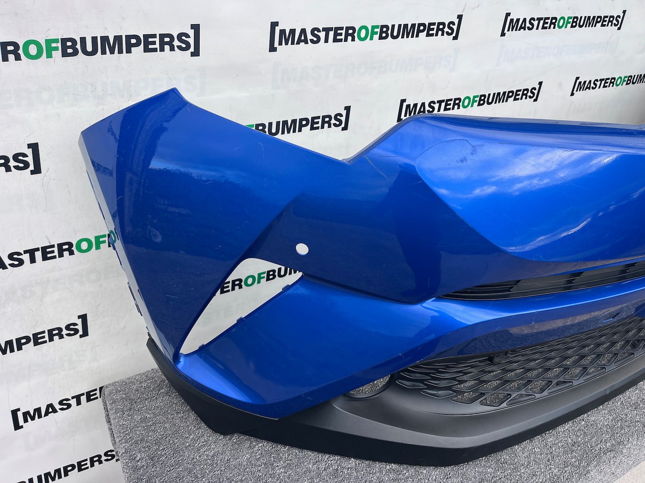 Toyota C-hr Chr Excel Dynamic 2016-2020 Front Bumper 4 Pdc Genuine [t574]