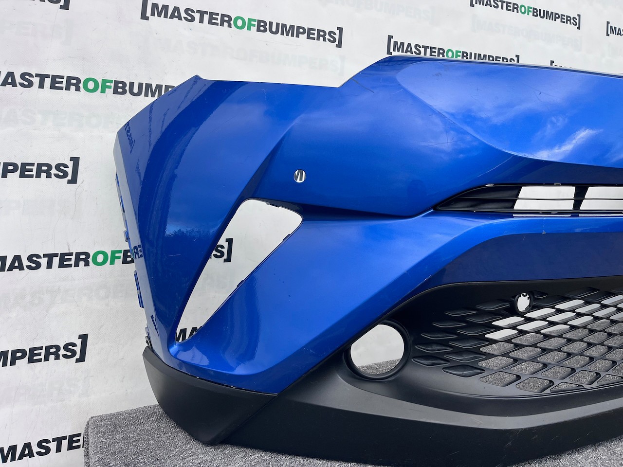 Toyota C-hr Chr Excel Dynamic 2016-2020 Front Bumper 4 Pdc Genuine [t574]