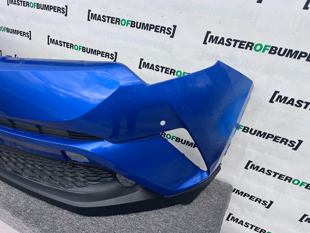 Toyota C-hr Chr Excel Dynamic 2016-2020 Front Bumper 4 Pdc Genuine [t574]