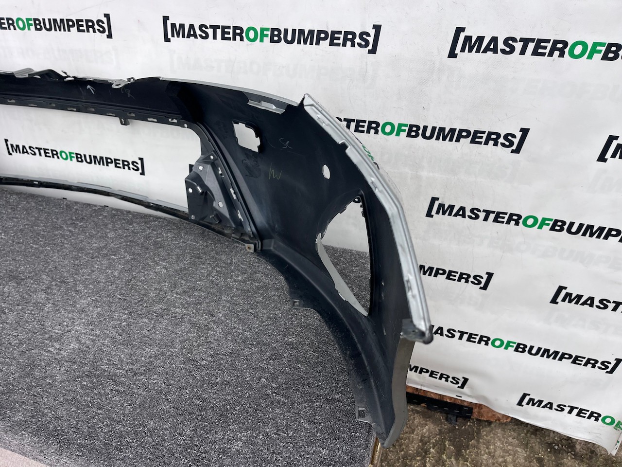Toyota Auris Mk2 Hybrid Hatchback 2012-2015 Front Bumper 6 Pdc Genuine [t581]