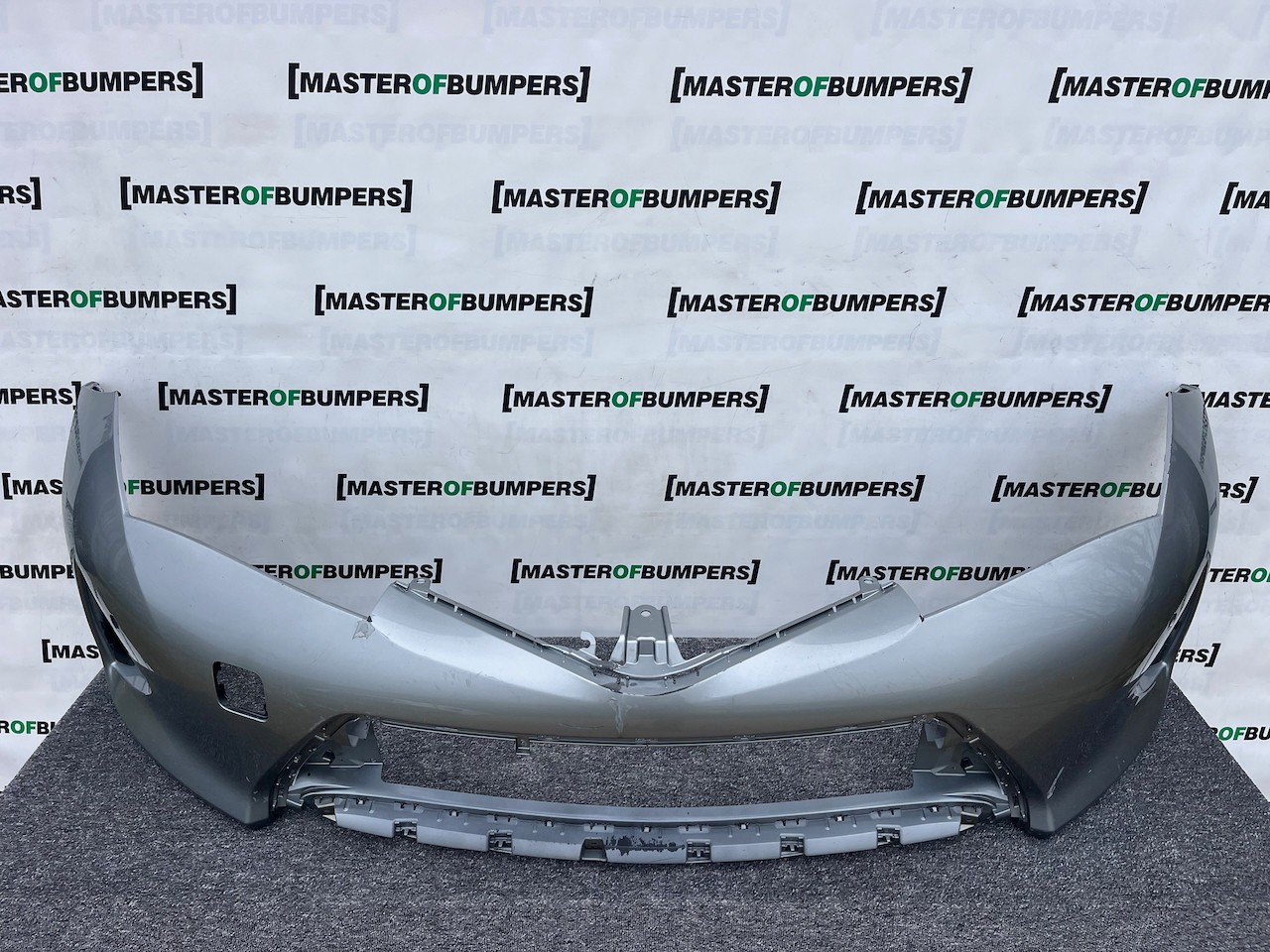 Toyota Auris Mk2 Hybrid Hatchback 2012-2015 Front Bumper 6 Pdc Genuine [t581]