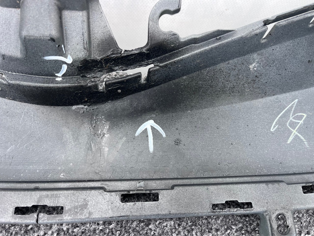 Toyota Auris Mk2 Hybrid Hatchback 2012-2015 Front Bumper 6 Pdc Genuine [t581]