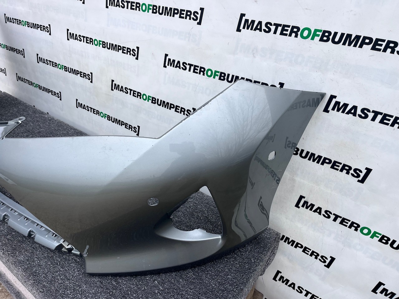 Toyota Auris Mk2 Hybrid Hatchback 2012-2015 Front Bumper 6 Pdc Genuine [t581]