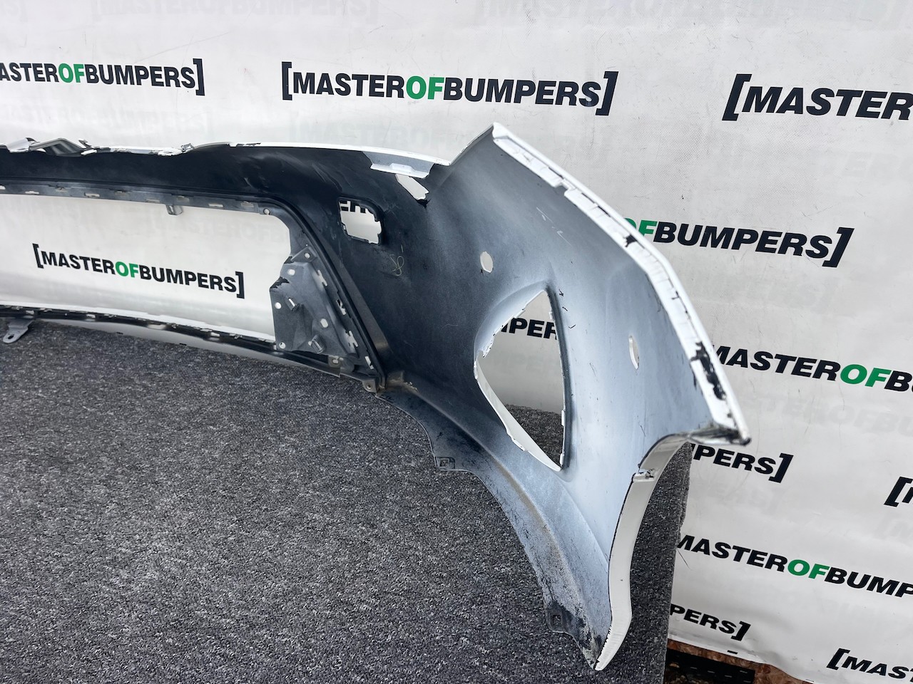 Toyota Auris Mk2 Hybrid Hatchback 2012-2015 Front Bumper 6 Pdc Genuine [t582]