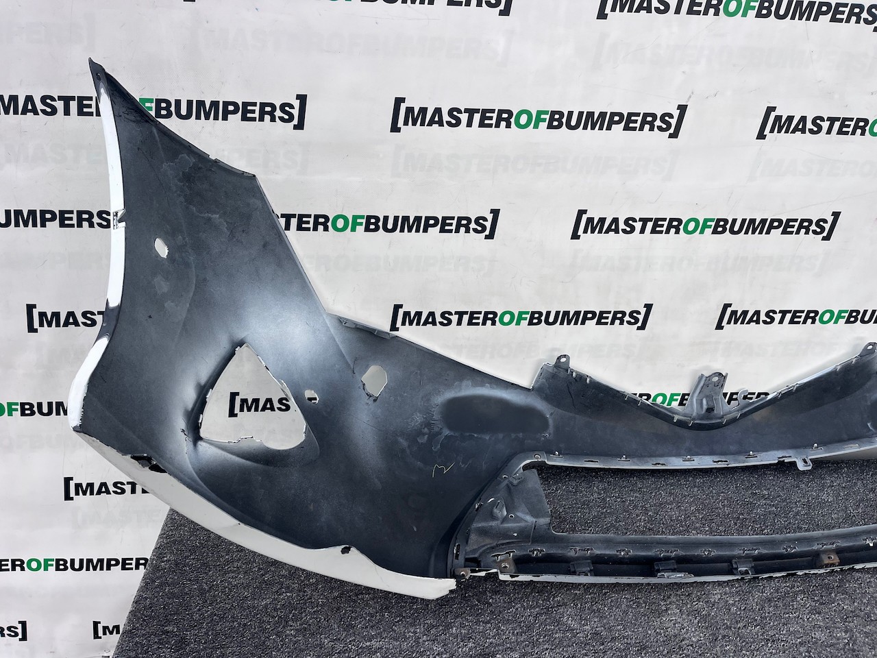 Toyota Auris Mk2 Hybrid Hatchback 2012-2015 Front Bumper 6 Pdc Genuine [t582]
