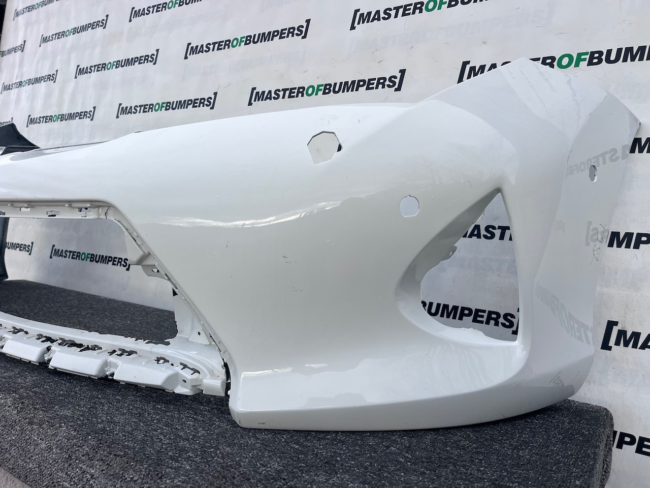 Toyota Auris Mk2 Hybrid Hatchback 2012-2015 Front Bumper 6 Pdc Genuine [t582]