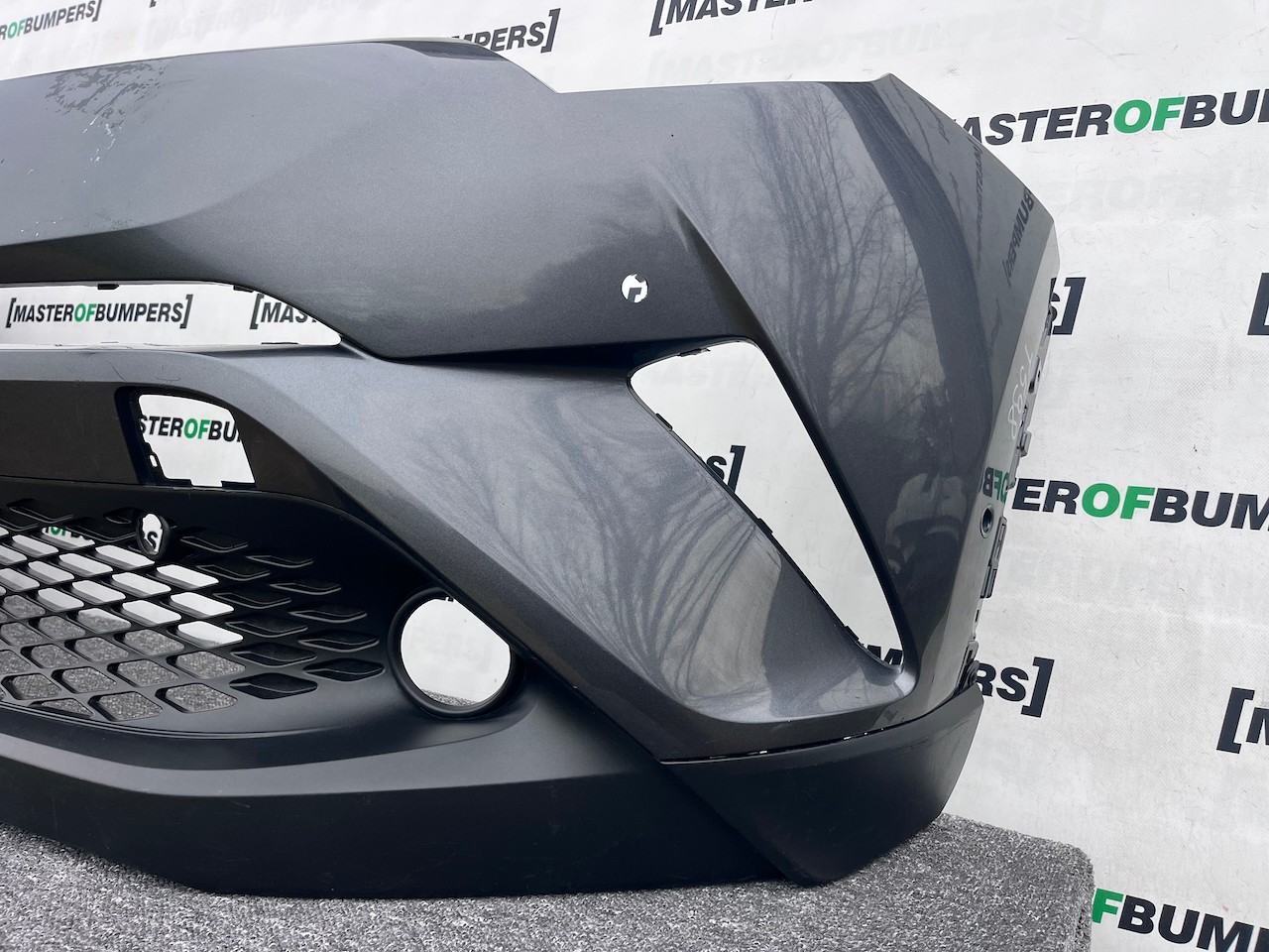 Toyota C-hr Chr Excel Dynamic 2016-2020 Front Bumper 6 Pdc Genuine [t598]