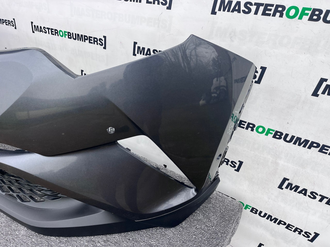 Toyota C-hr Chr Excel Dynamic 2016-2020 Front Bumper 6 Pdc Genuine [t598]